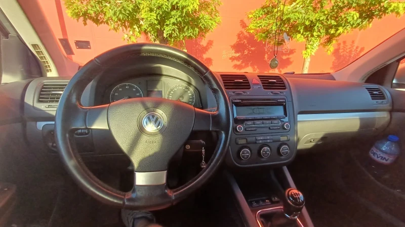 VW Golf 1.6i, снимка 12 - Автомобили и джипове - 52596688