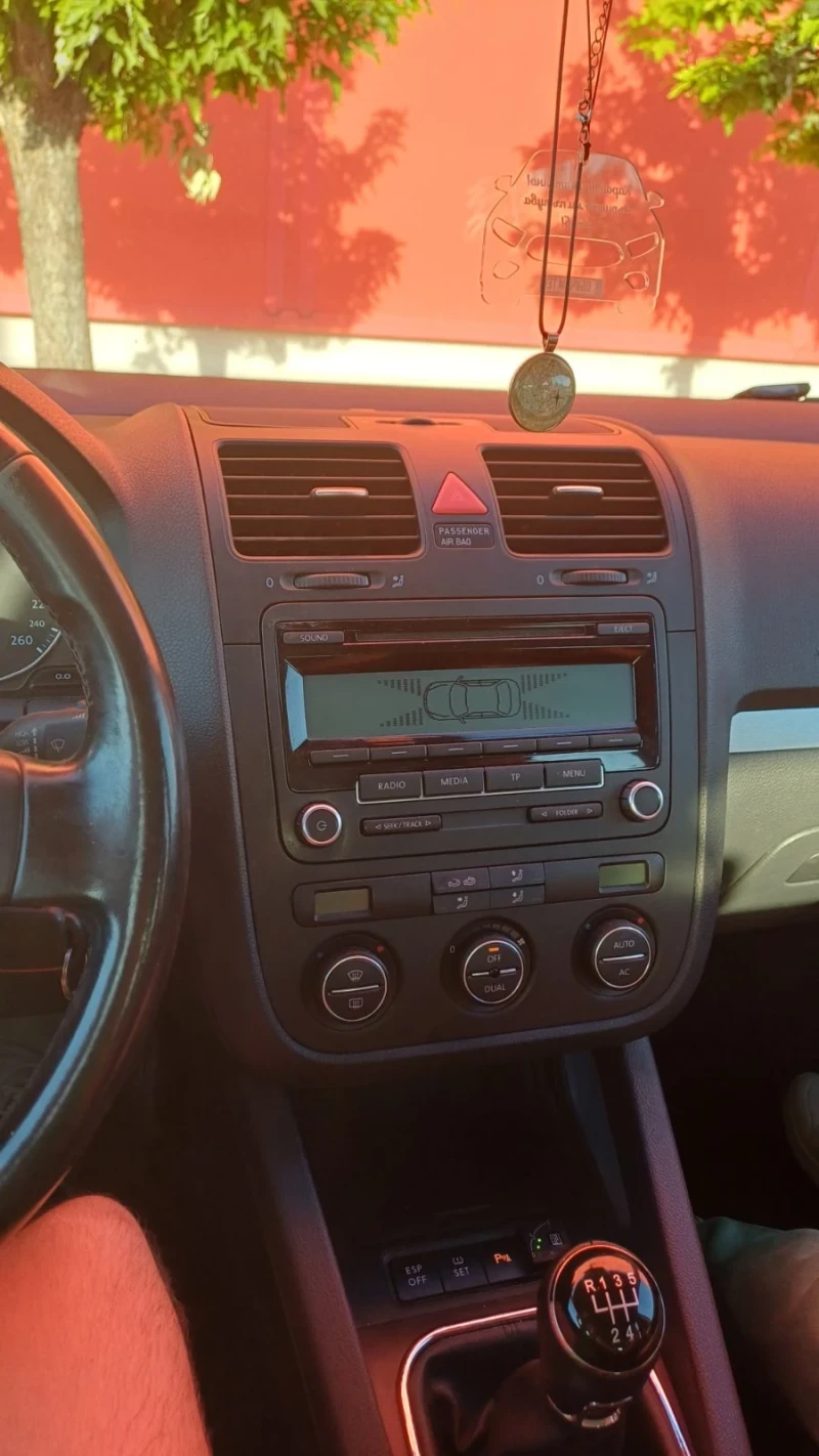 VW Golf 1.6i, снимка 11 - Автомобили и джипове - 52596688