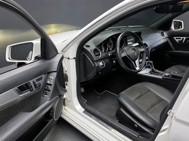 Mercedes-Benz C 220 2.2, снимка 11 - Автомобили и джипове - 54278127