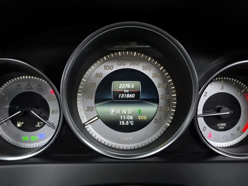 Mercedes-Benz C 220 2.2, снимка 8 - Автомобили и джипове - 54278127