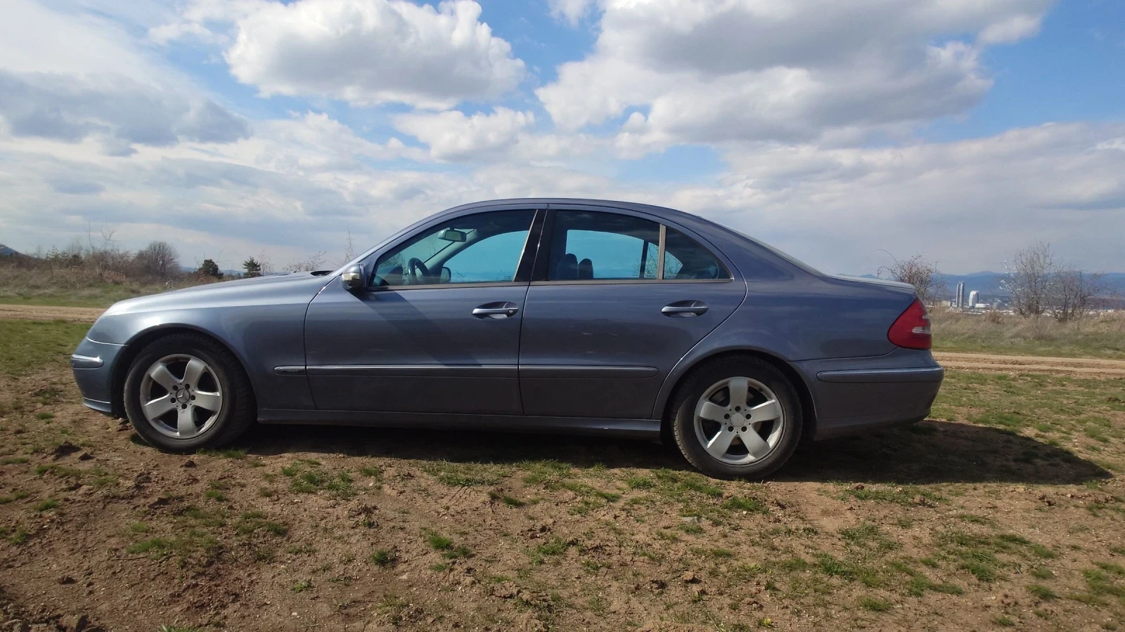 Mercedes-Benz E 270 2.7 CDI, снимка 4 - Автомобили и джипове - 53829748