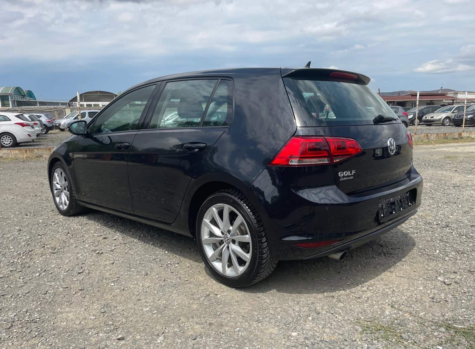 VW Golf 7 Highline 1.6TDi 110к.с ЕURO 6B ЛИЗИНГ - изображение 7