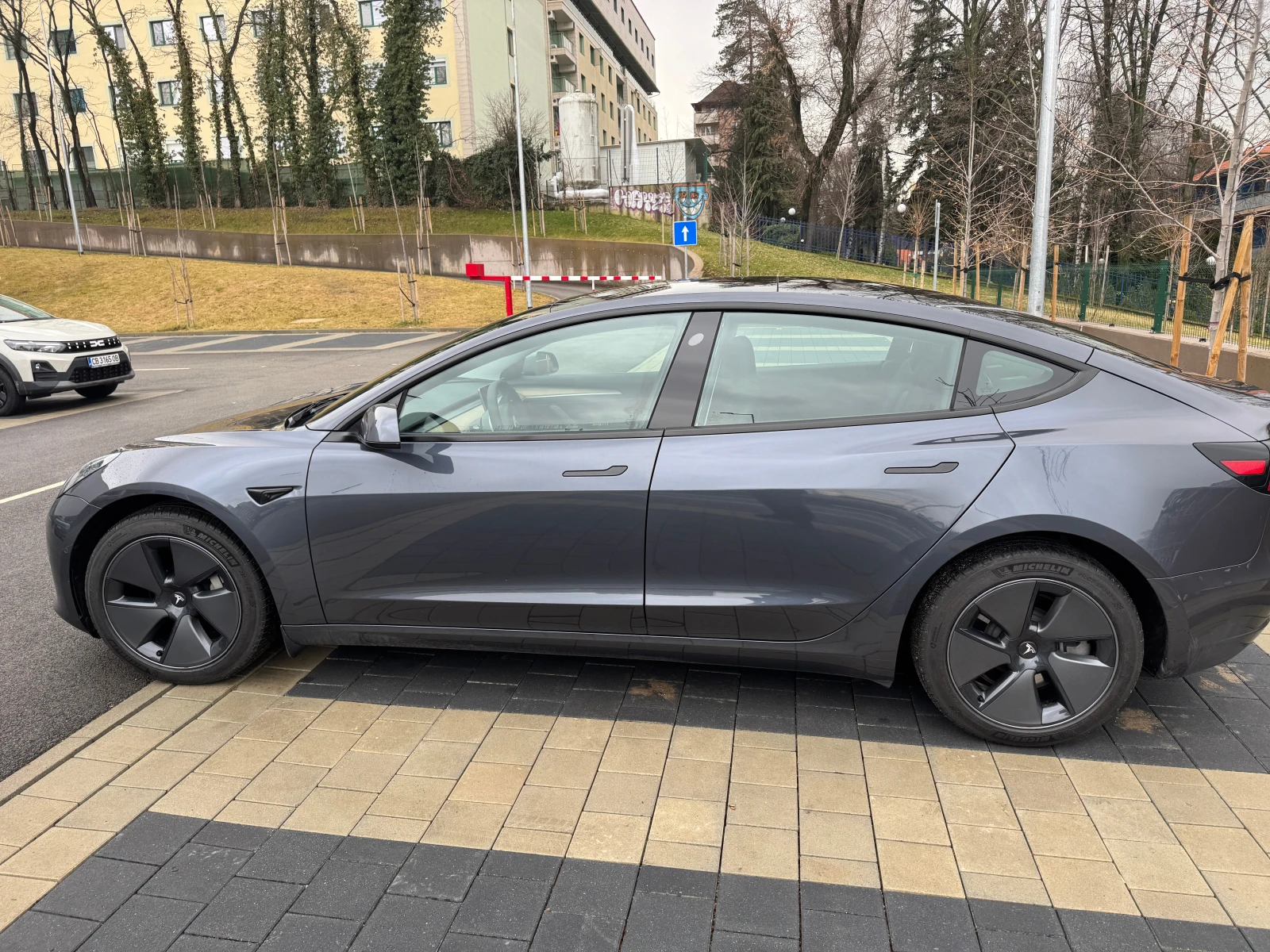 Tesla Model 3 Standard Plus - изображение 3