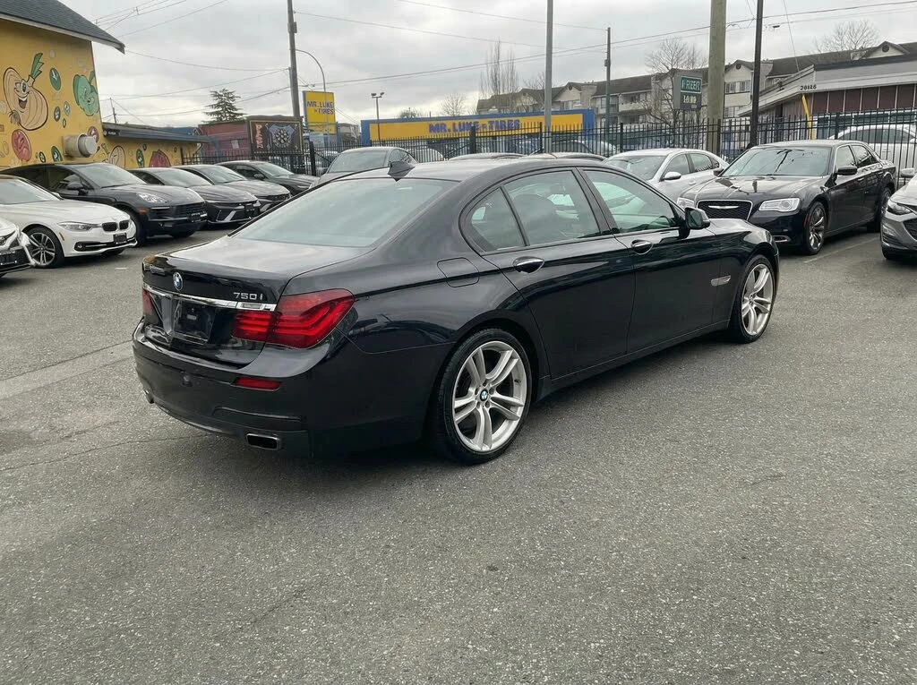 BMW 750 i X-DRIVE* KEYLESS* 360CAM* АвтоКредит(ЦЕНА ДО БГ) - изображение 3