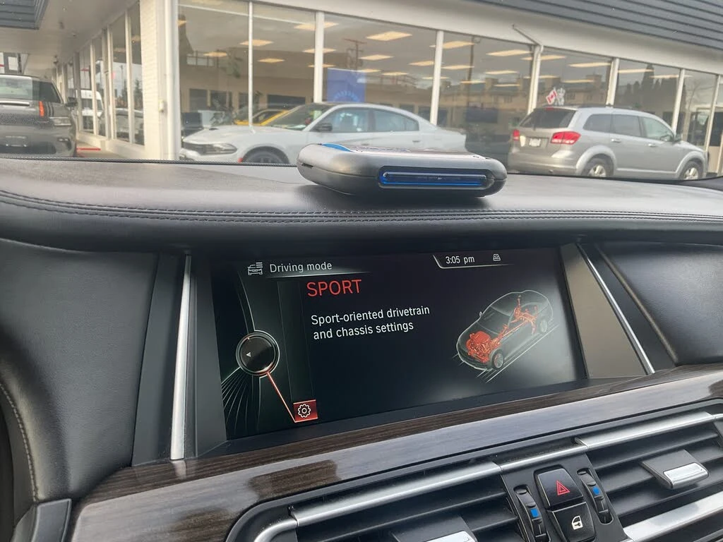 BMW 750 i X-DRIVE* KEYLESS* 360CAM* АвтоКредит(ЦЕНА ДО БГ) - изображение 9