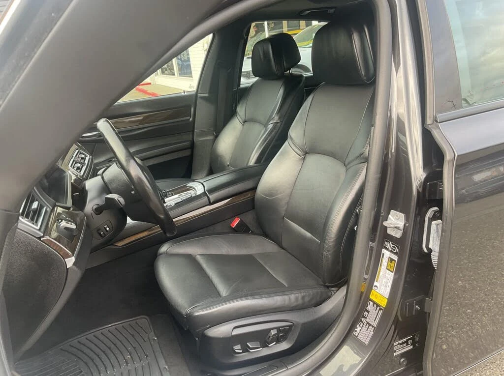 BMW 750 i X-DRIVE* KEYLESS* 360CAM* АвтоКредит(ЦЕНА ДО БГ) - изображение 6