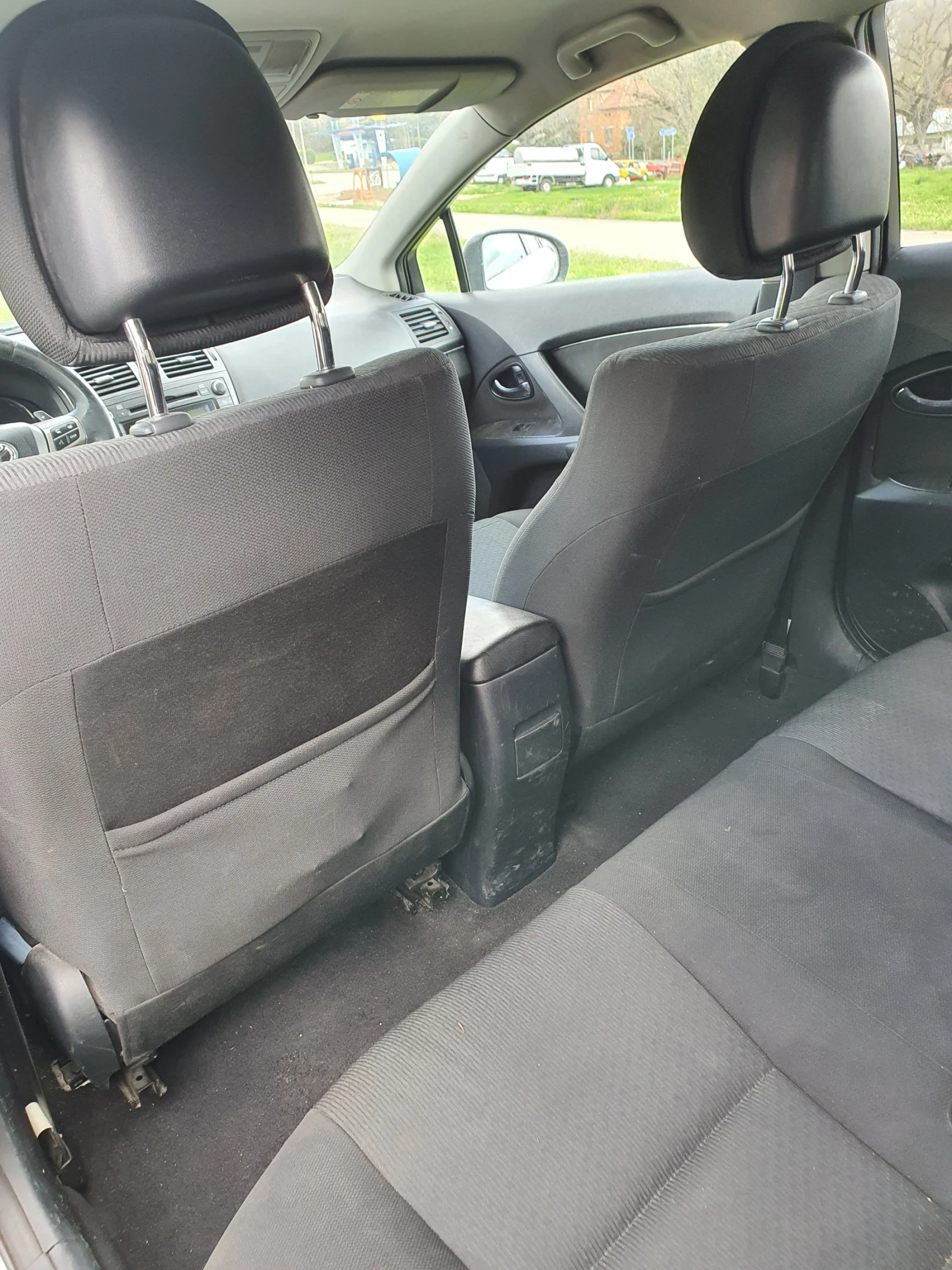 Toyota Avensis Комби, снимка 7 - Автомобили и джипове - 54237023