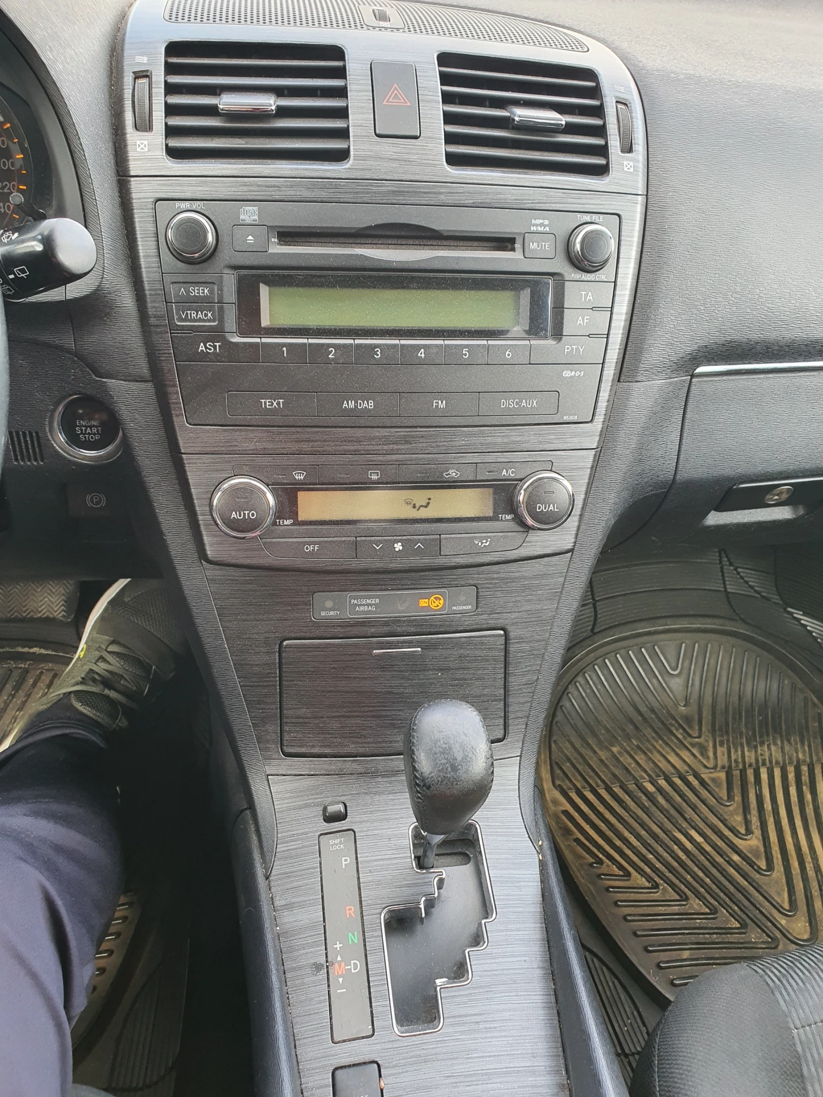 Toyota Avensis Комби, снимка 11 - Автомобили и джипове - 54237023