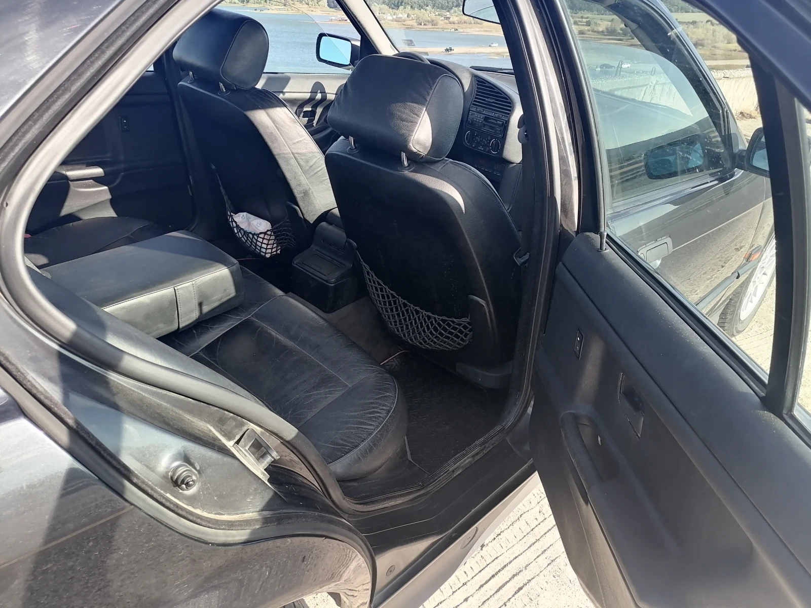 BMW 320, снимка 17 - Автомобили и джипове - 54634882