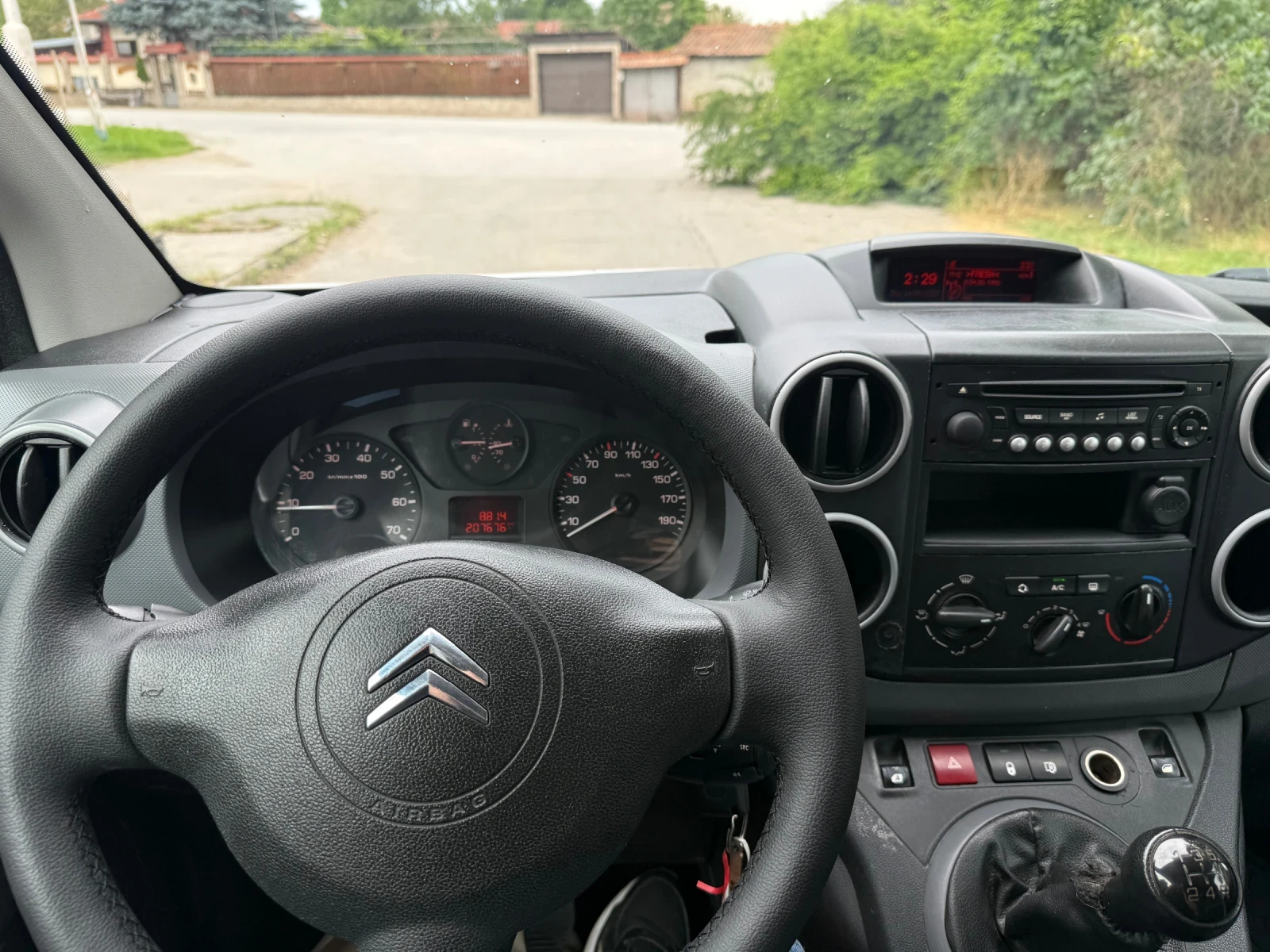 Citroen Berlingo 1.6HDI* КЛИМАТИК* ЕВРО 5* 2012, снимка 13 - Автомобили и джипове - 54800730