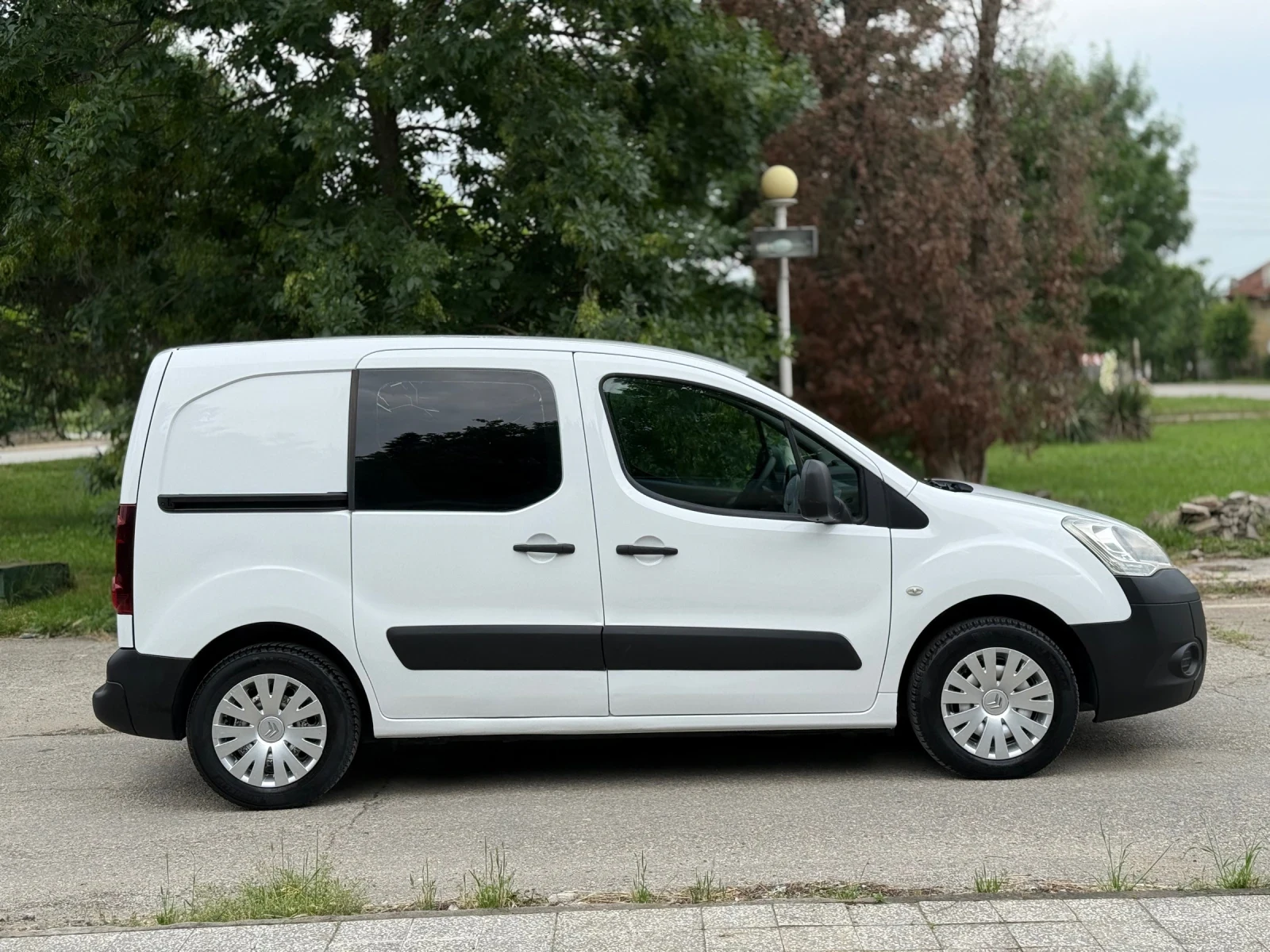 Citroen Berlingo 1.6HDI* КЛИМАТИК* ЕВРО 5* 2012, снимка 5 - Автомобили и джипове - 54800730