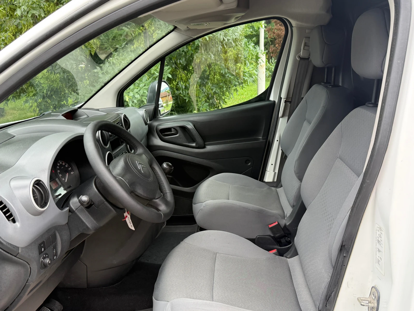 Citroen Berlingo 1.6HDI* КЛИМАТИК* ЕВРО 5* 2012, снимка 16 - Автомобили и джипове - 54800730