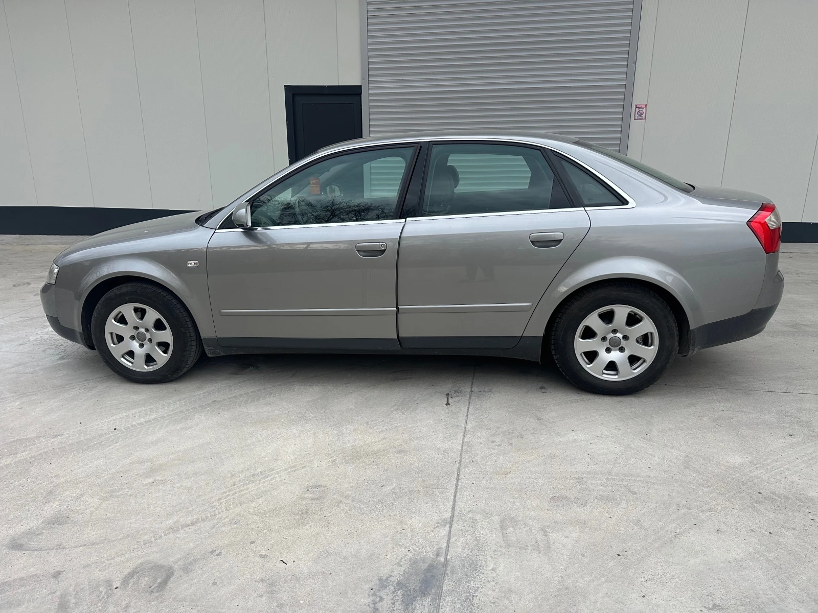 Audi A4 1.9 TDI S line Всички екстри, снимка 12 - Автомобили и джипове - 55126019