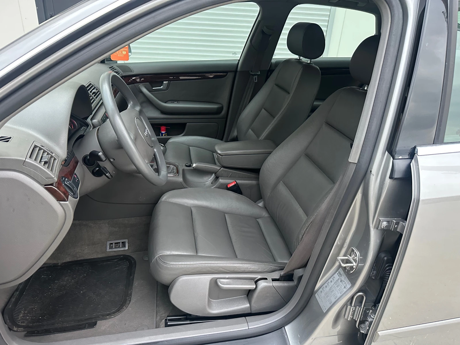 Audi A4 1.9 TDI S line Всички екстри, снимка 7 - Автомобили и джипове - 55126019