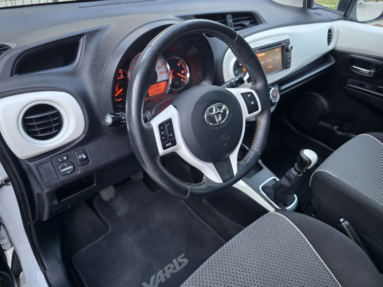 Toyota Yaris 1.33 VVT-i НАВИ КАМЕРА КЛИМАТИК ЕВРО 5B, снимка 11 - Автомобили и джипове - 55167348