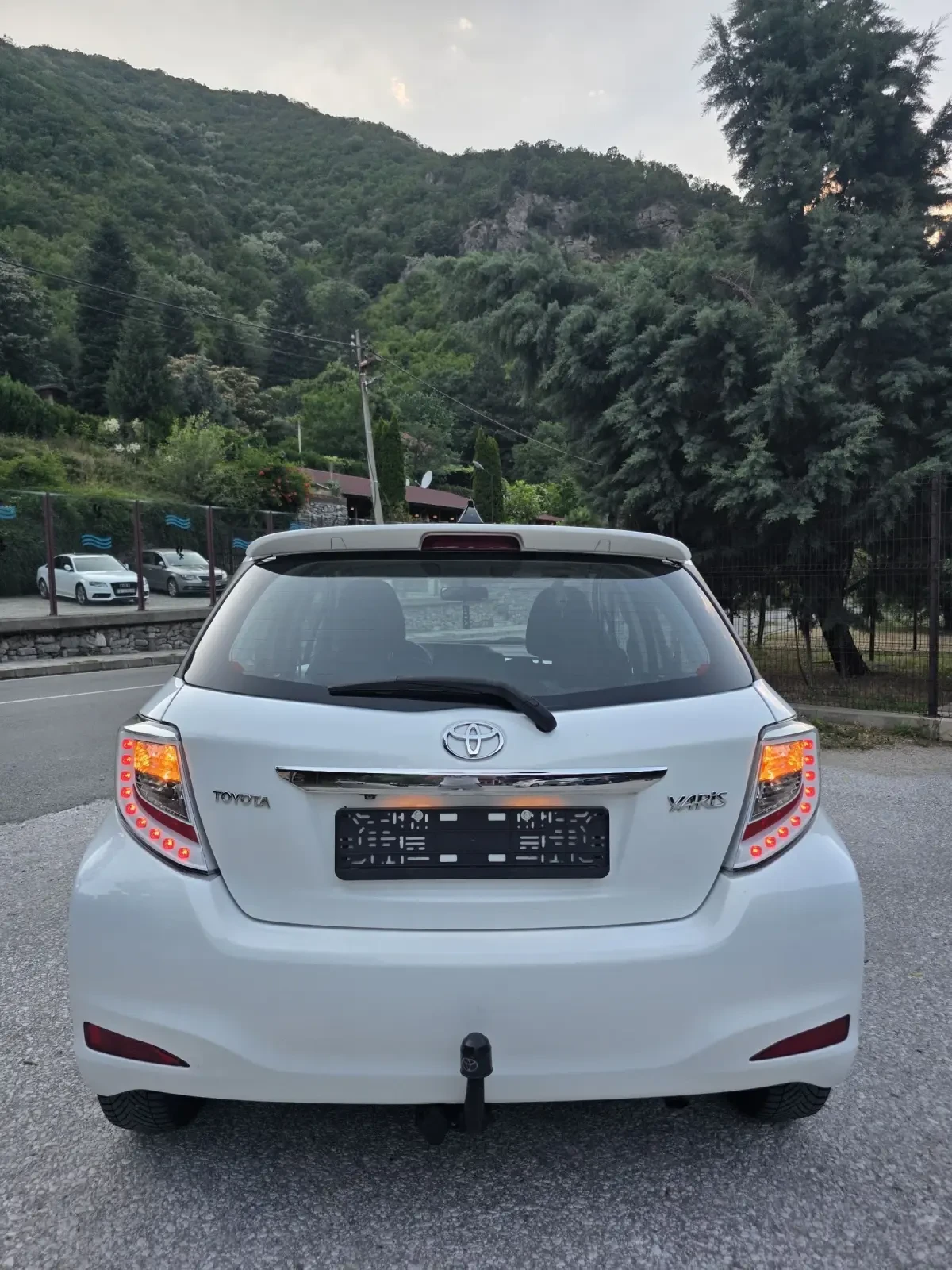 Toyota Yaris 1.33 VVT-i НАВИ КАМЕРА КЛИМАТИК ЕВРО 5B, снимка 4 - Автомобили и джипове - 55167348