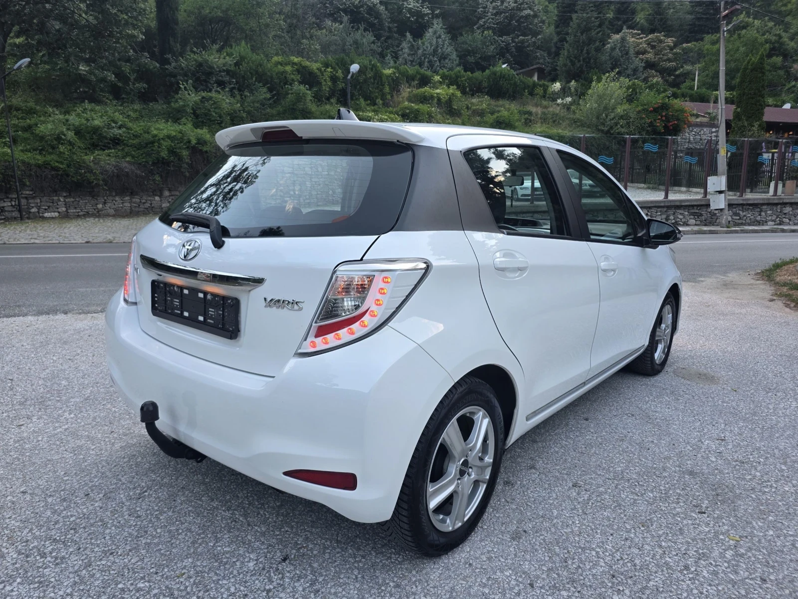 Toyota Yaris 1.33 VVT-i НАВИ КАМЕРА КЛИМАТИК ЕВРО 5B, снимка 6 - Автомобили и джипове - 55167348