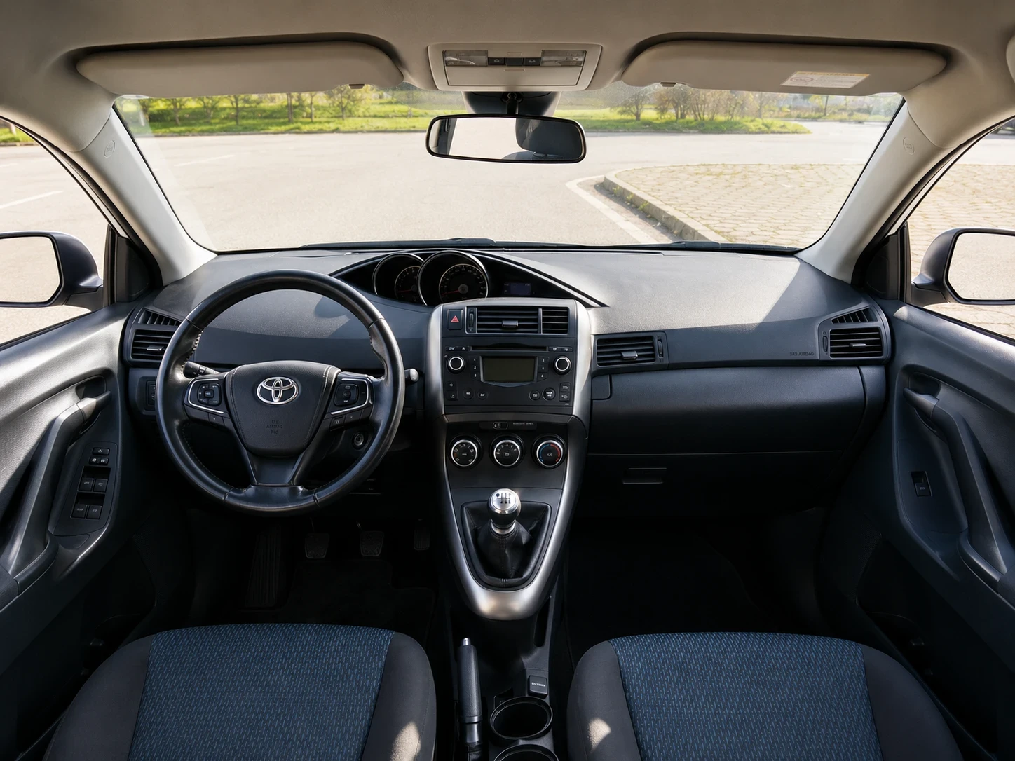 Toyota Verso, снимка 2 - Автомобили и джипове - 55215459