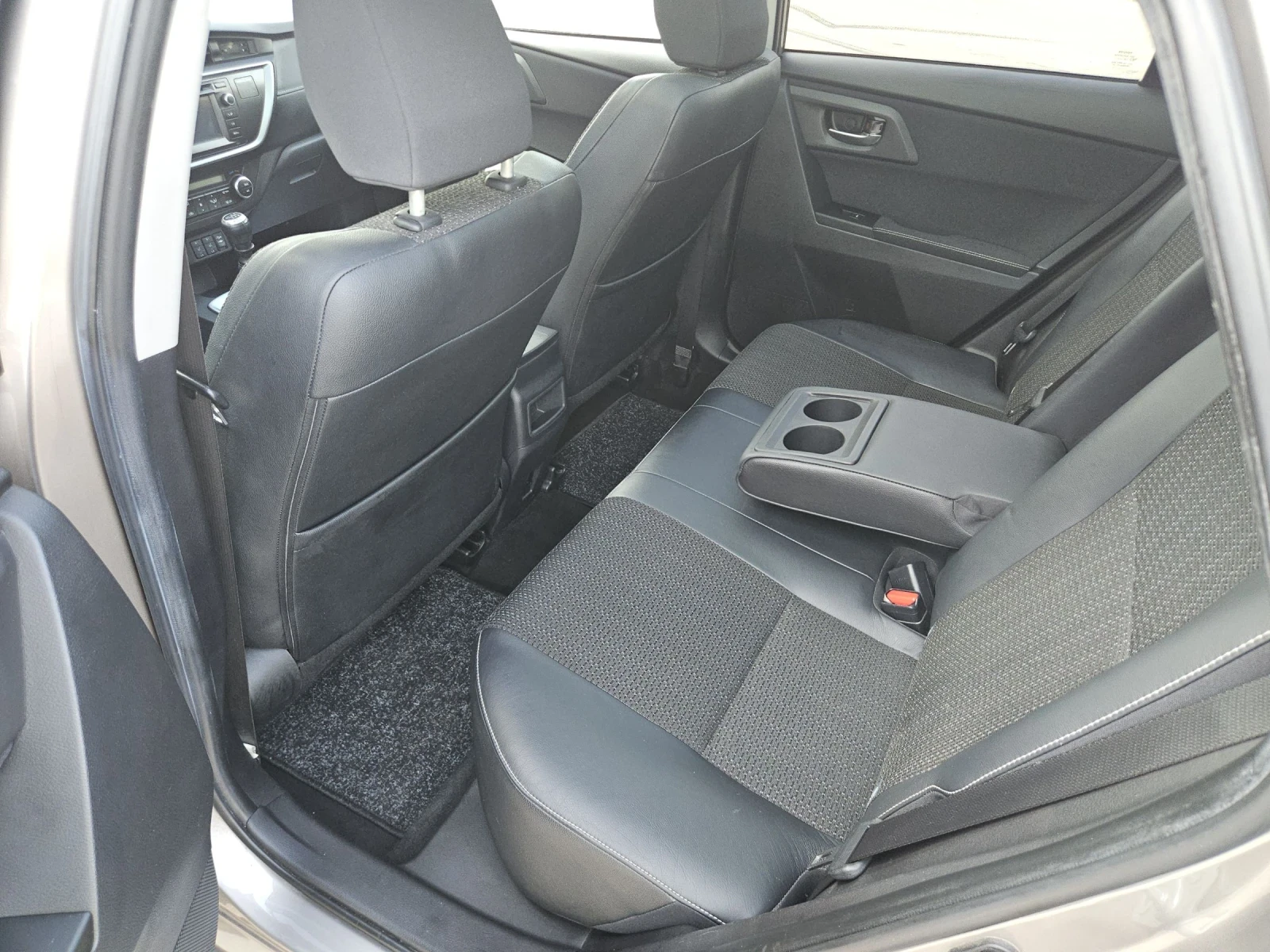 Toyota Auris 2.0 d4d --FULL, снимка 10 - Автомобили и джипове - 55315076