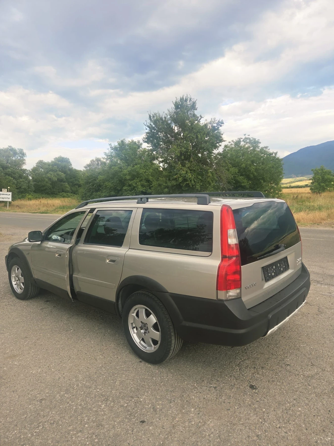 Volvo Xc70 2.4, снимка 2 - Автомобили и джипове - 55358797