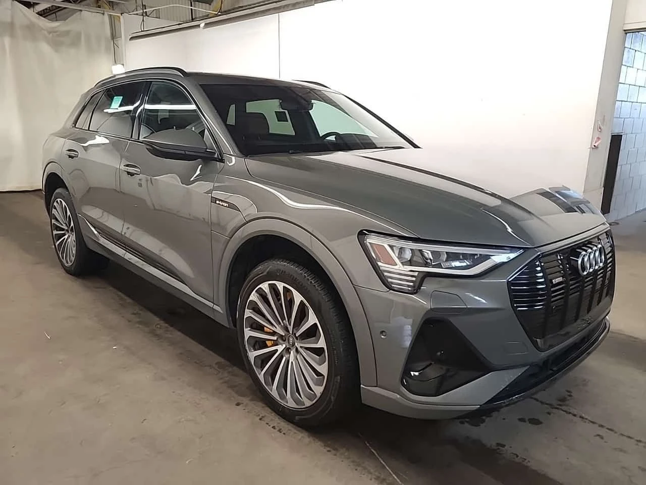 Audi E-Tron * PROGRESSIV * CARFAX * БЕЗ ПЪРВОНАЧАЛНА ВНОСКА, снимка 2 - Автомобили и джипове - 55403911