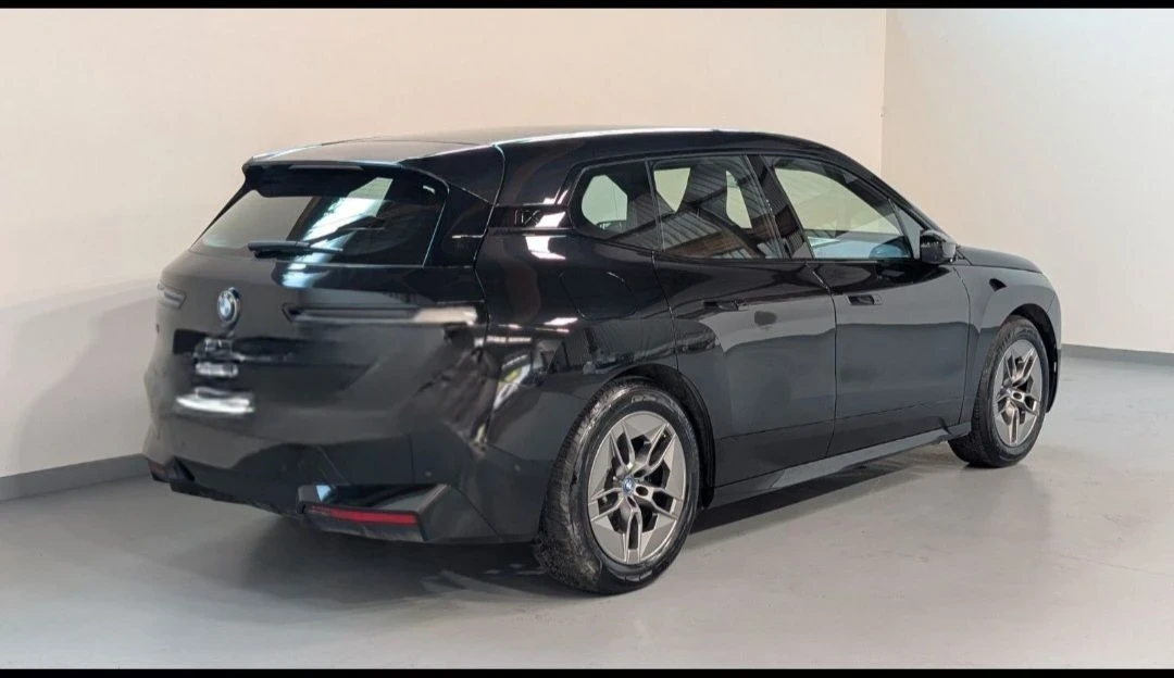 BMW iX 40Xdrive/Msport/H&K/360/, снимка 4 - Автомобили и джипове - 55548329