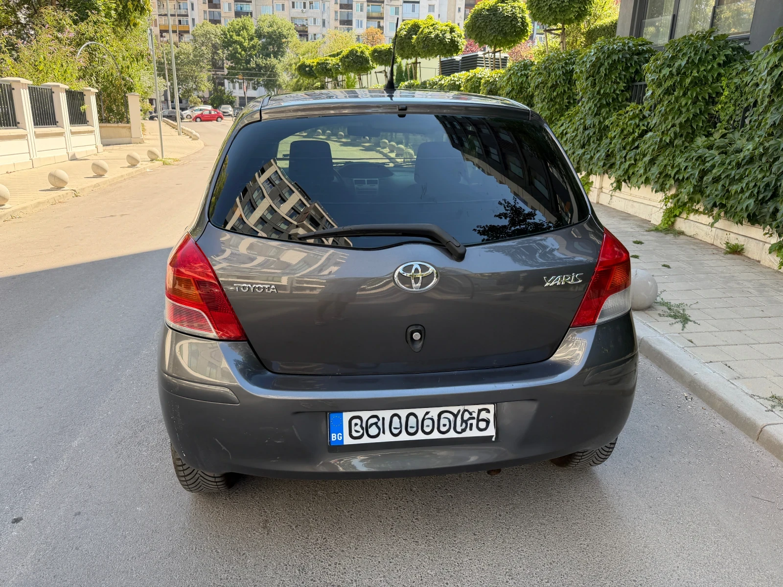 Toyota Yaris 1.33 Facelift , снимка 5 - Автомобили и джипове - 55740407