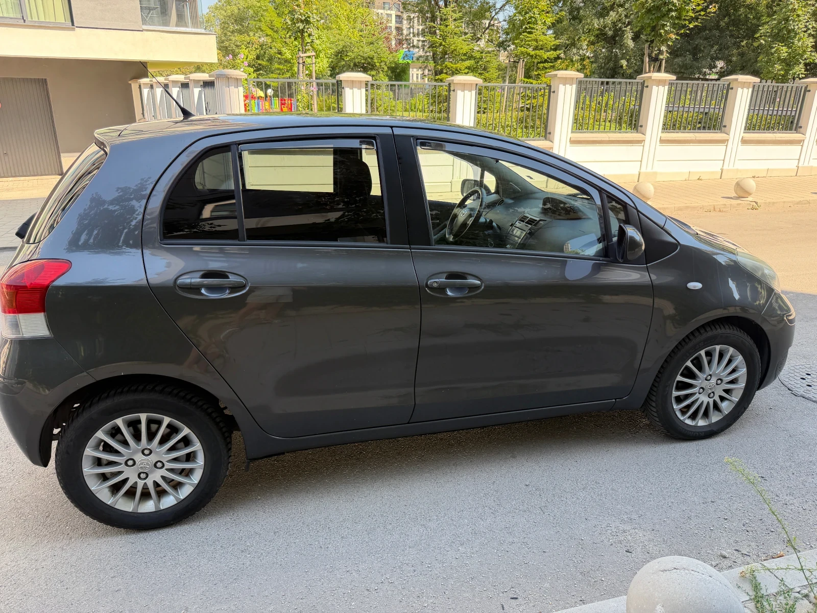 Toyota Yaris 1.33 Facelift , снимка 3 - Автомобили и джипове - 55740407