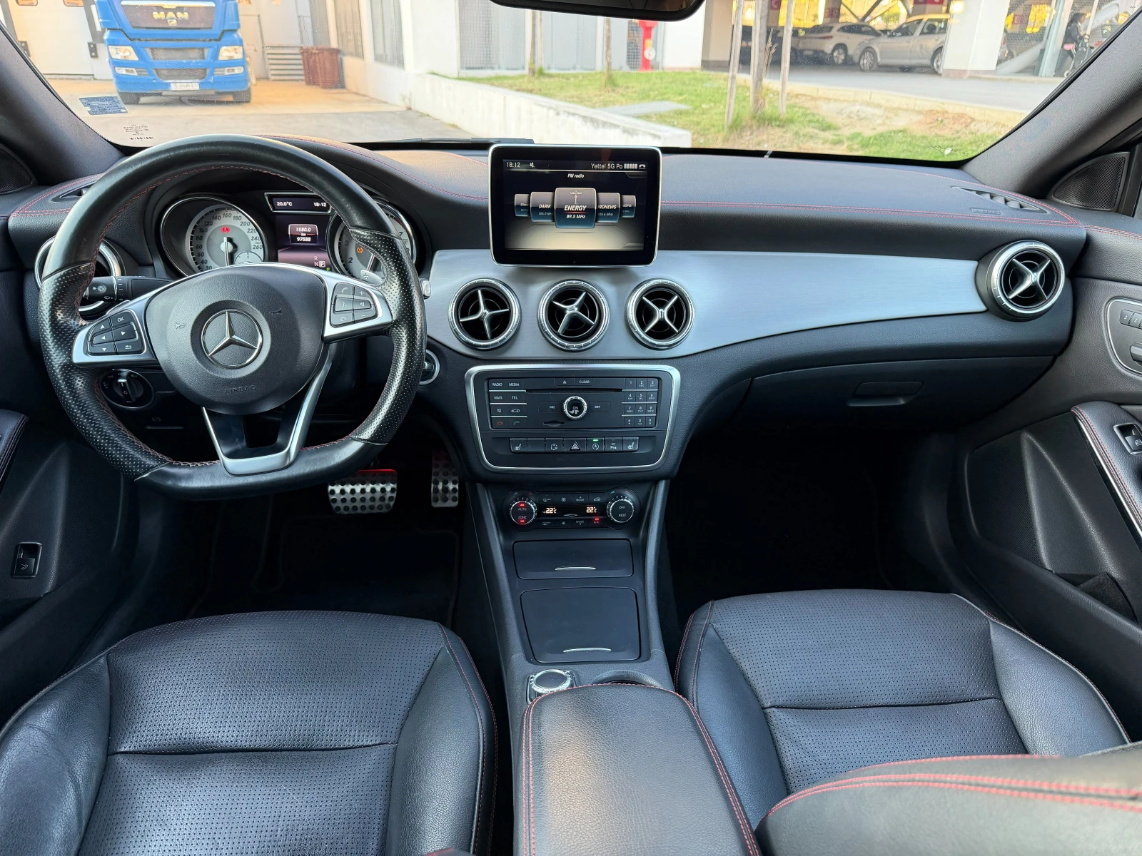 Mercedes-Benz CLA 250, снимка 11 - Автомобили и джипове - 56377157