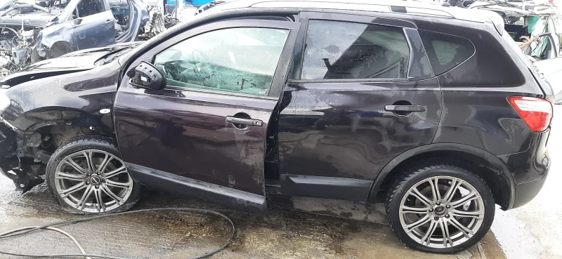 Nissan Qashqai 2.0 dci, снимка 4 - Автомобили и джипове - 50337153