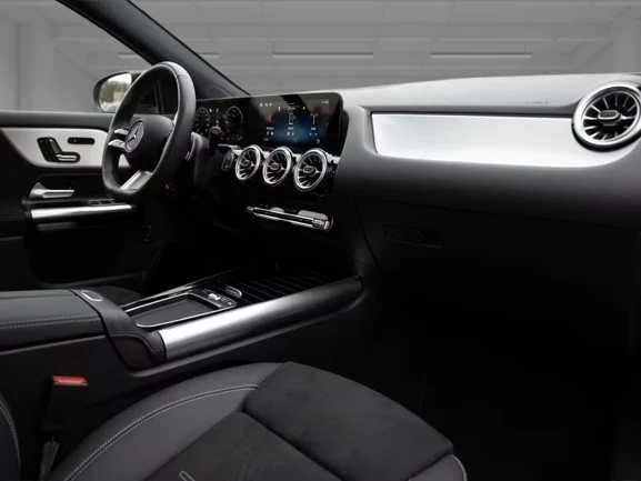 Mercedes-Benz GLA 220 d 4Matic = AMG Line = Advanced Plus Гаранция, снимка 9 - Автомобили и джипове - 55324970