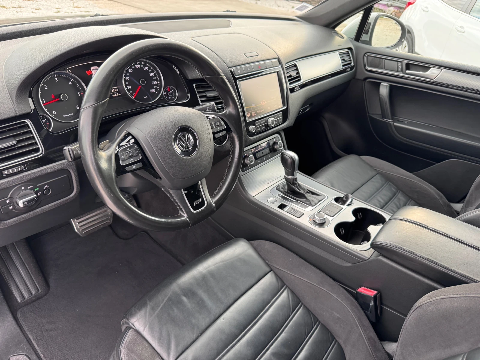 VW Touareg 3.0 tdi 262kc R-line Facelift Full Options - изображение 8