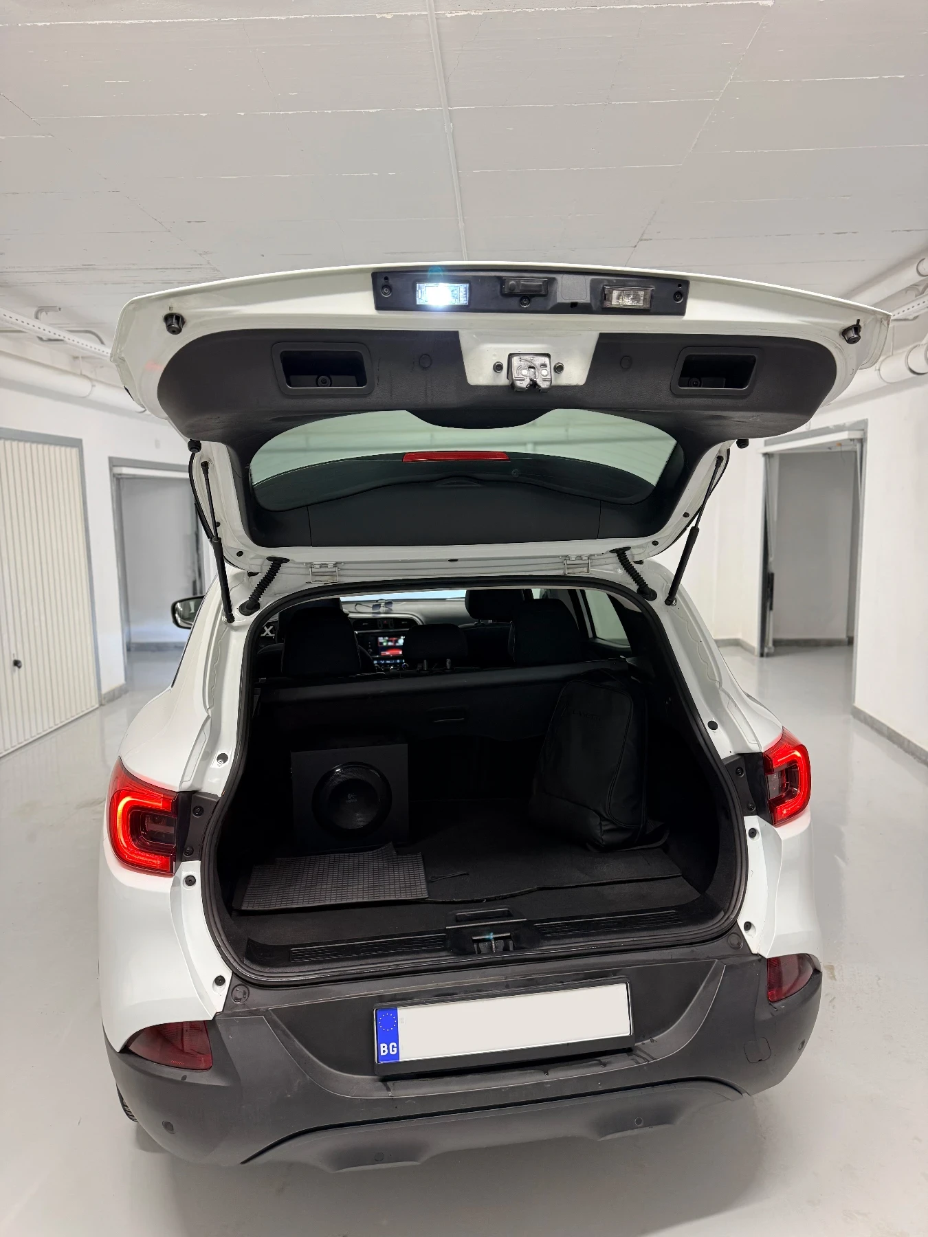 Renault Kadjar 1.5 dCi AUTOMAT 2016 г. | Бяла Перла, снимка 7 - Автомобили и джипове - 53447727