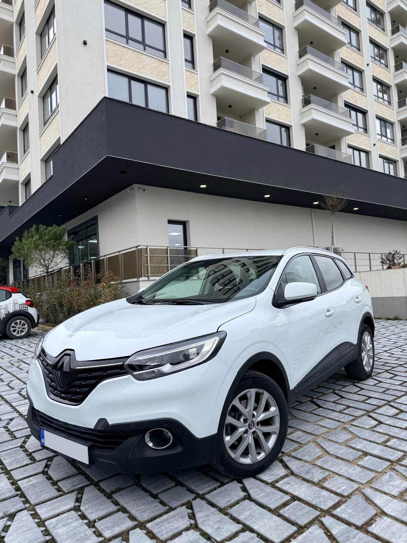 Renault Kadjar 1.5 dCi AUTOMAT 2016 г. | Бяла Перла, снимка 4 - Автомобили и джипове - 53447727