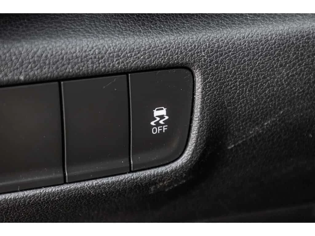 Hyundai Kona * Essential FWD New Arrival / Inspected / Good Con, снимка 14 - Автомобили и джипове - 53847400