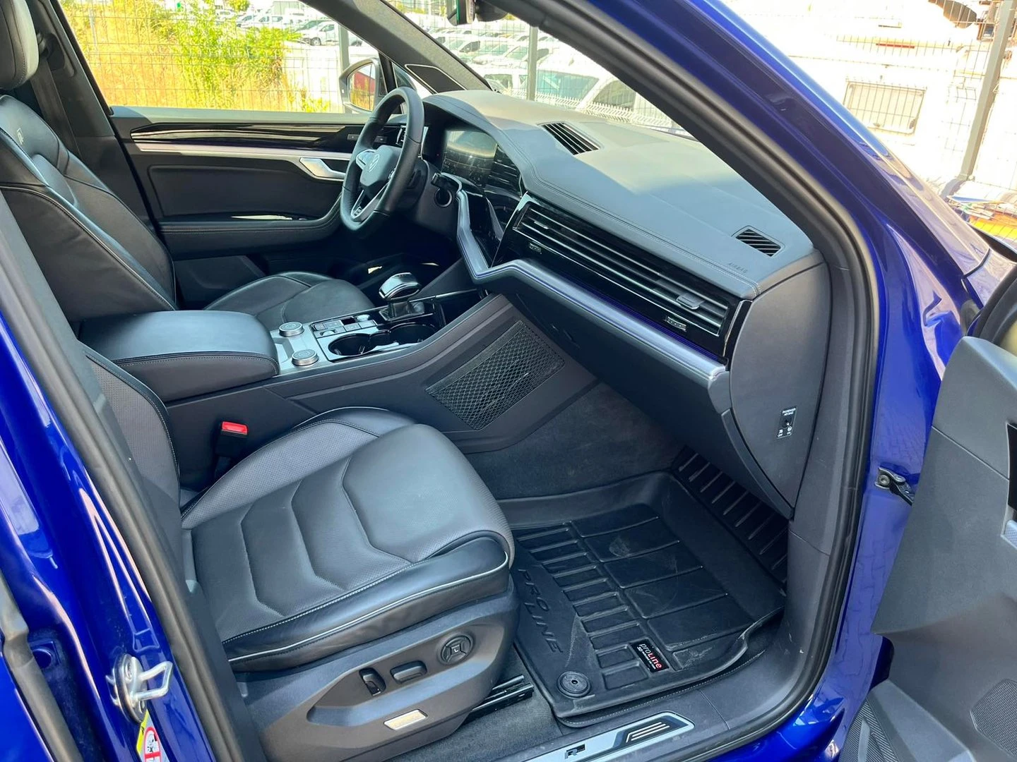 VW Touareg, снимка 6 - Автомобили и джипове - 56420769