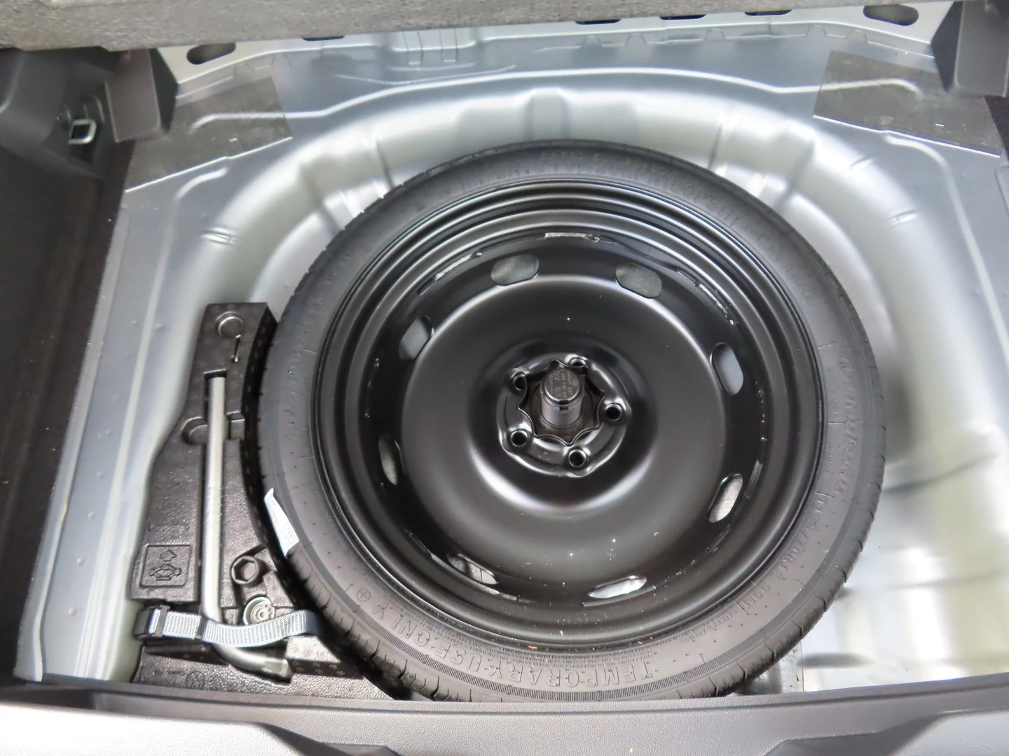 VW T-Roc, снимка 17 - Автомобили и джипове - 56422640