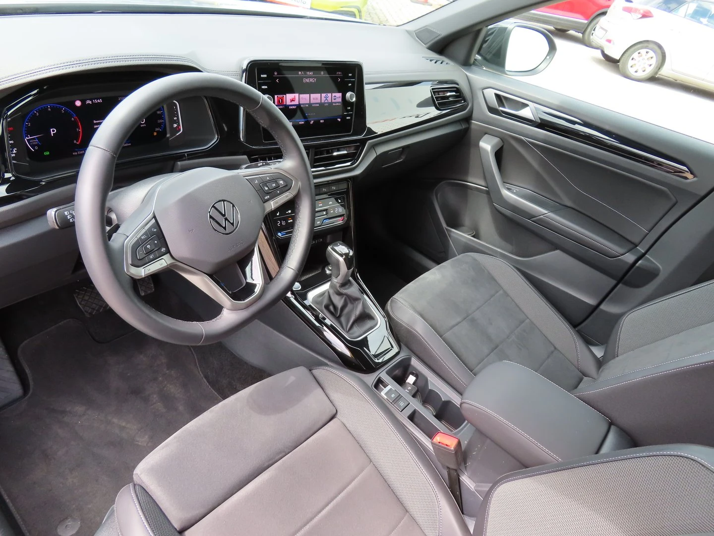 VW T-Roc, снимка 4 - Автомобили и джипове - 56422640