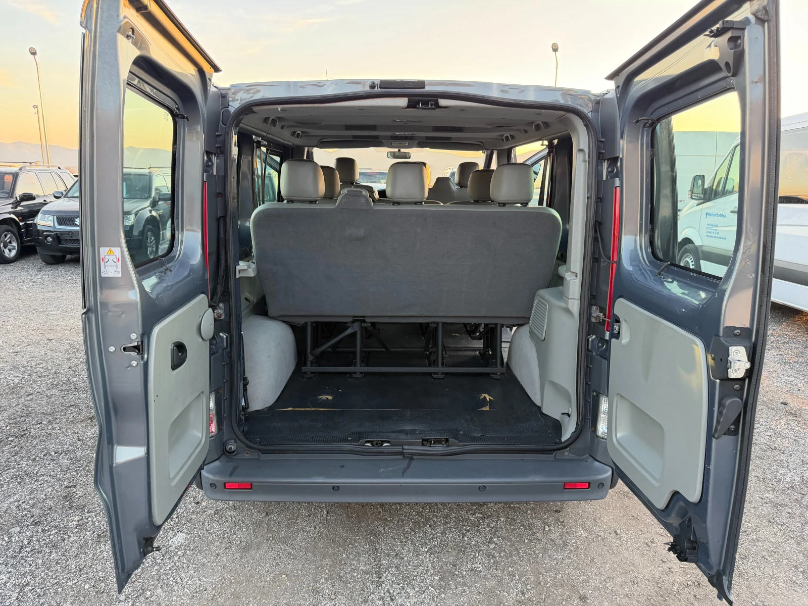 Opel Vivaro 2.0 CDTI, снимка 11 - Бусове и автобуси - 53831626