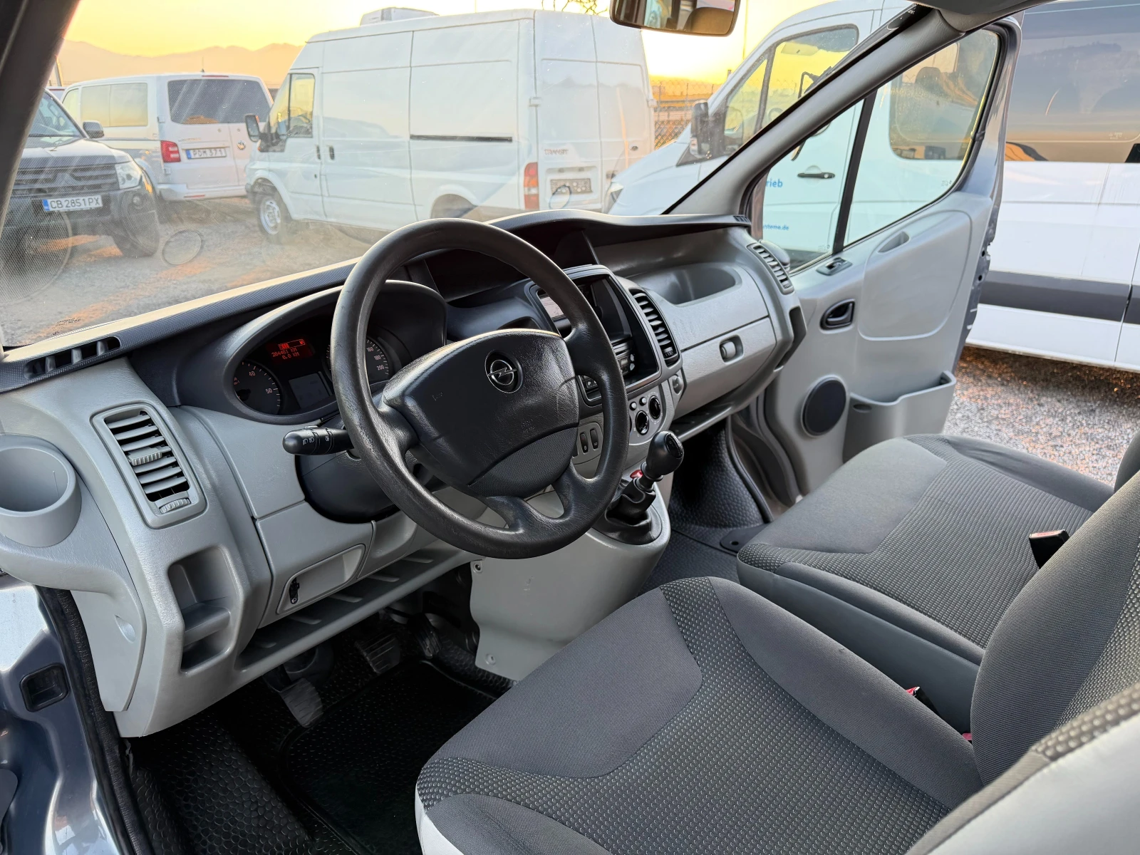 Opel Vivaro 2.0 CDTI, снимка 10 - Бусове и автобуси - 53831626