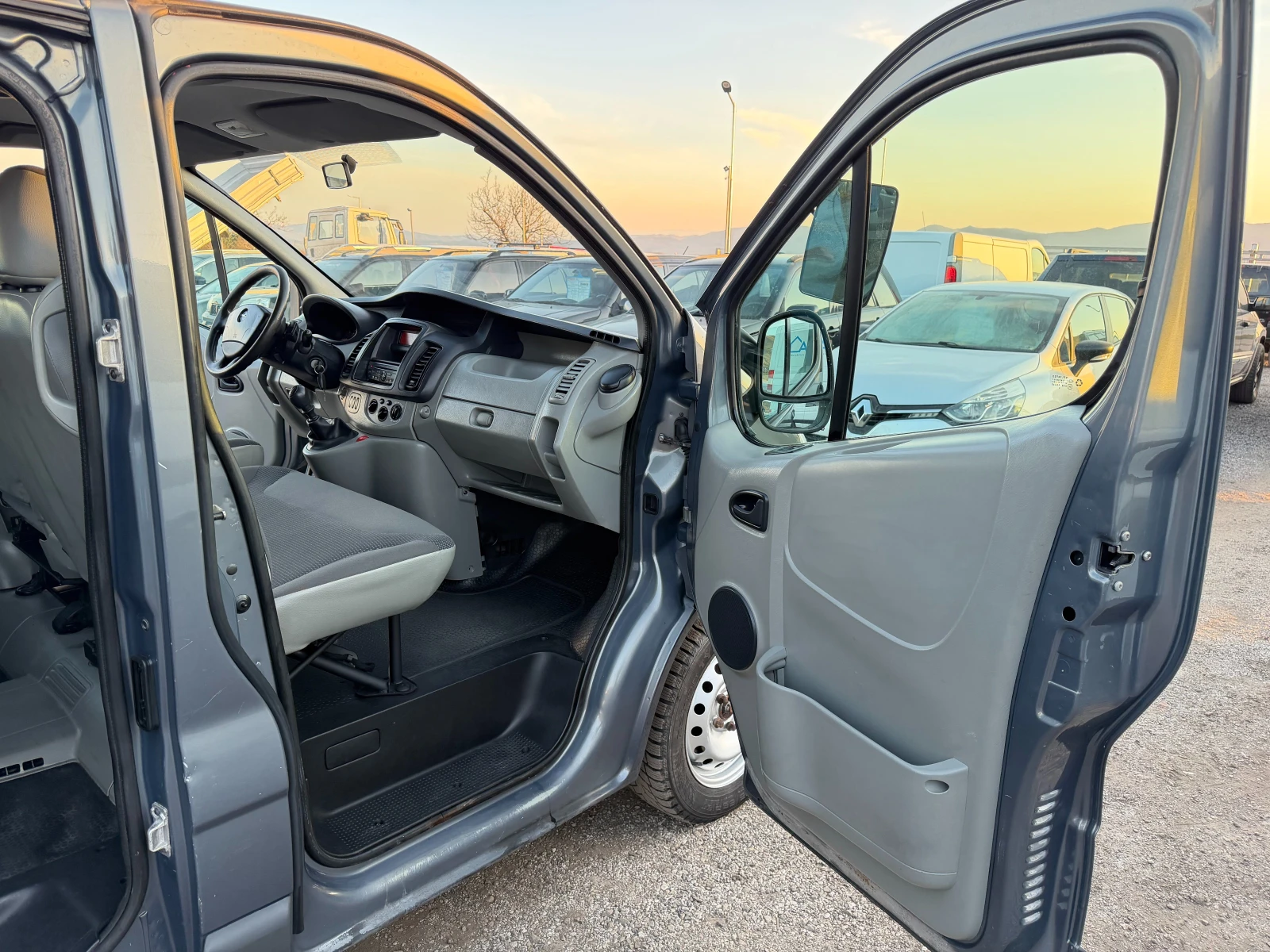 Opel Vivaro 2.0 CDTI, снимка 14 - Бусове и автобуси - 53831626
