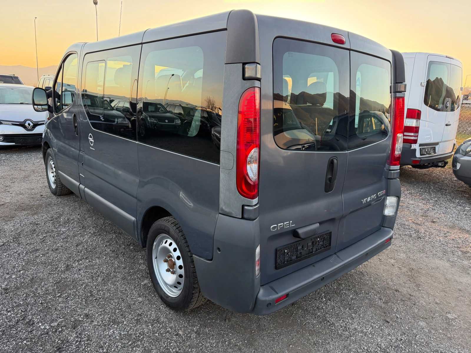 Opel Vivaro 2.0 CDTI, снимка 7 - Бусове и автобуси - 53831626