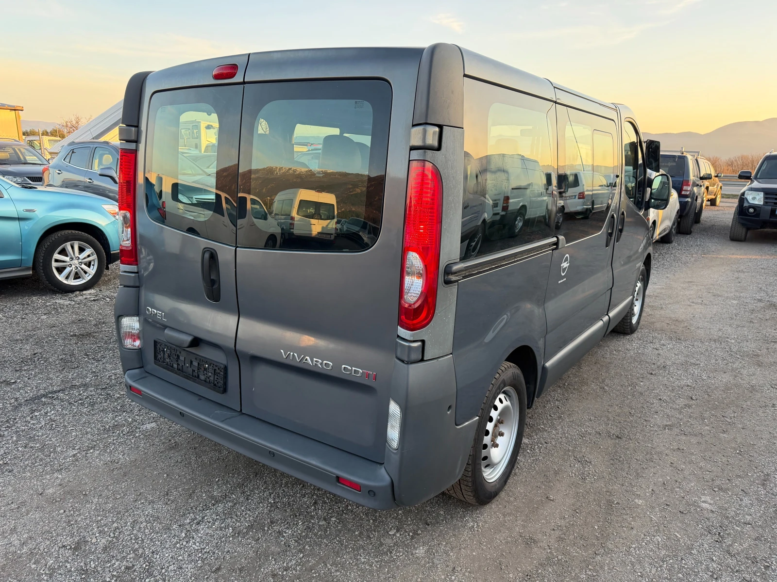 Opel Vivaro 2.0 CDTI, снимка 6 - Бусове и автобуси - 53831626
