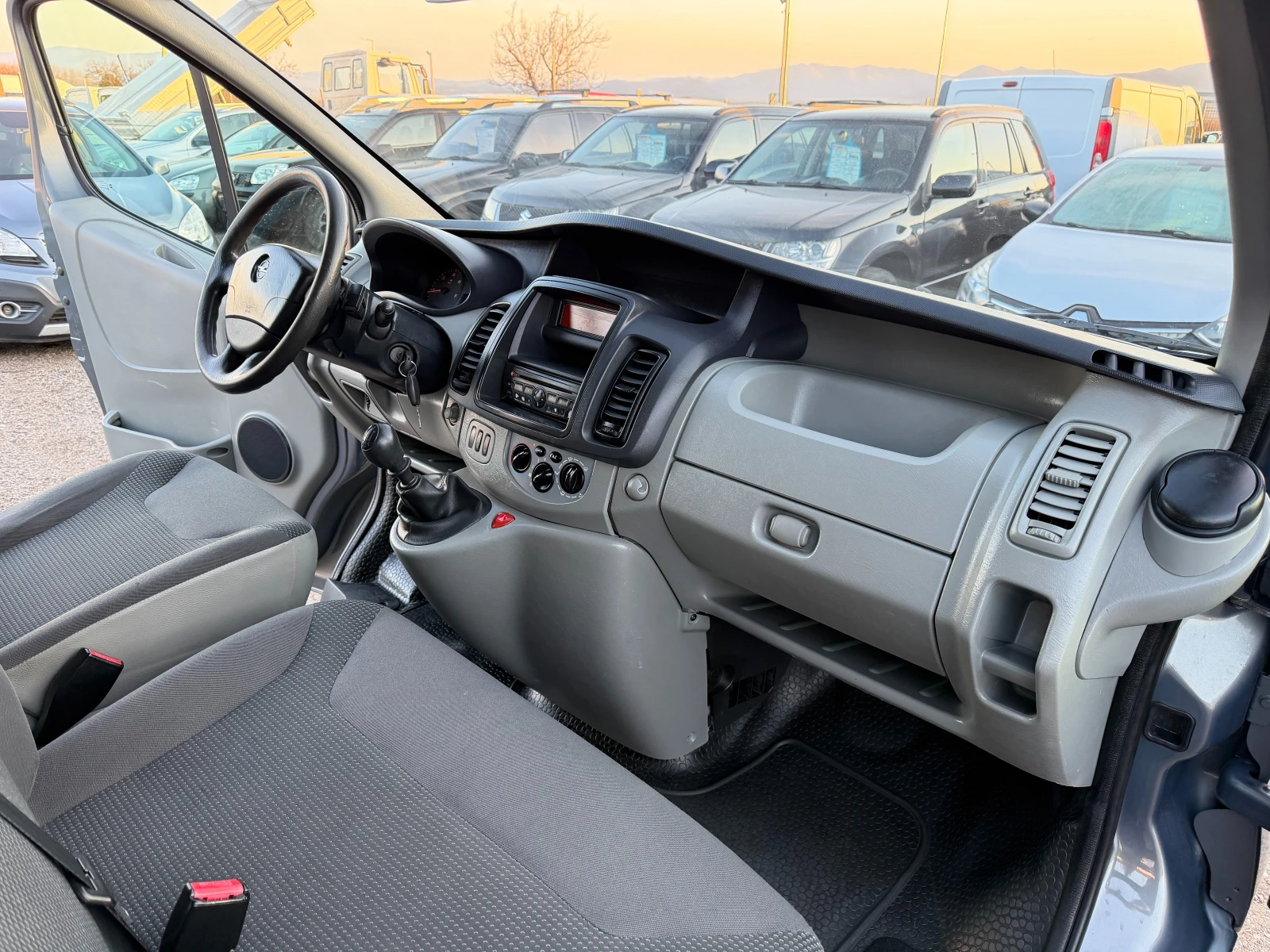 Opel Vivaro 2.0 CDTI, снимка 15 - Бусове и автобуси - 53831626