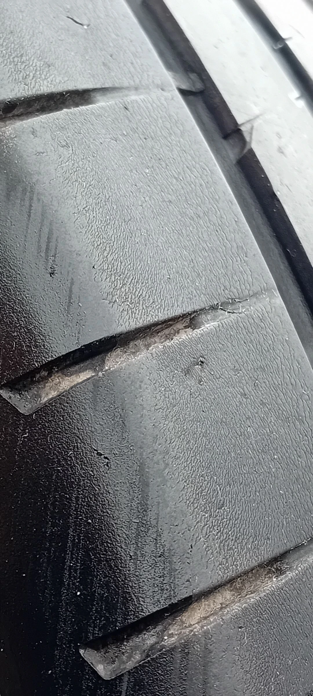 ���� 245/40R18 | Mobile.bg � ����������� 4