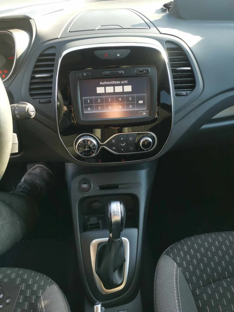 Renault Captur 1.2i, снимка 15 - Автомобили и джипове - 43893745