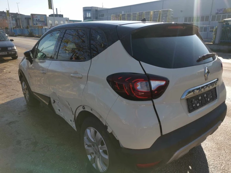 Renault Captur 1.2i, снимка 4 - Автомобили и джипове - 43893745