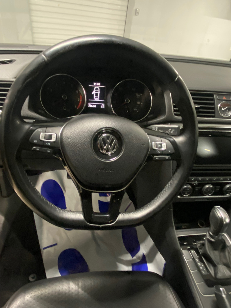 VW Passat 1.8 TFSI R-Line , снимка 9 - Автомобили и джипове - 46167589