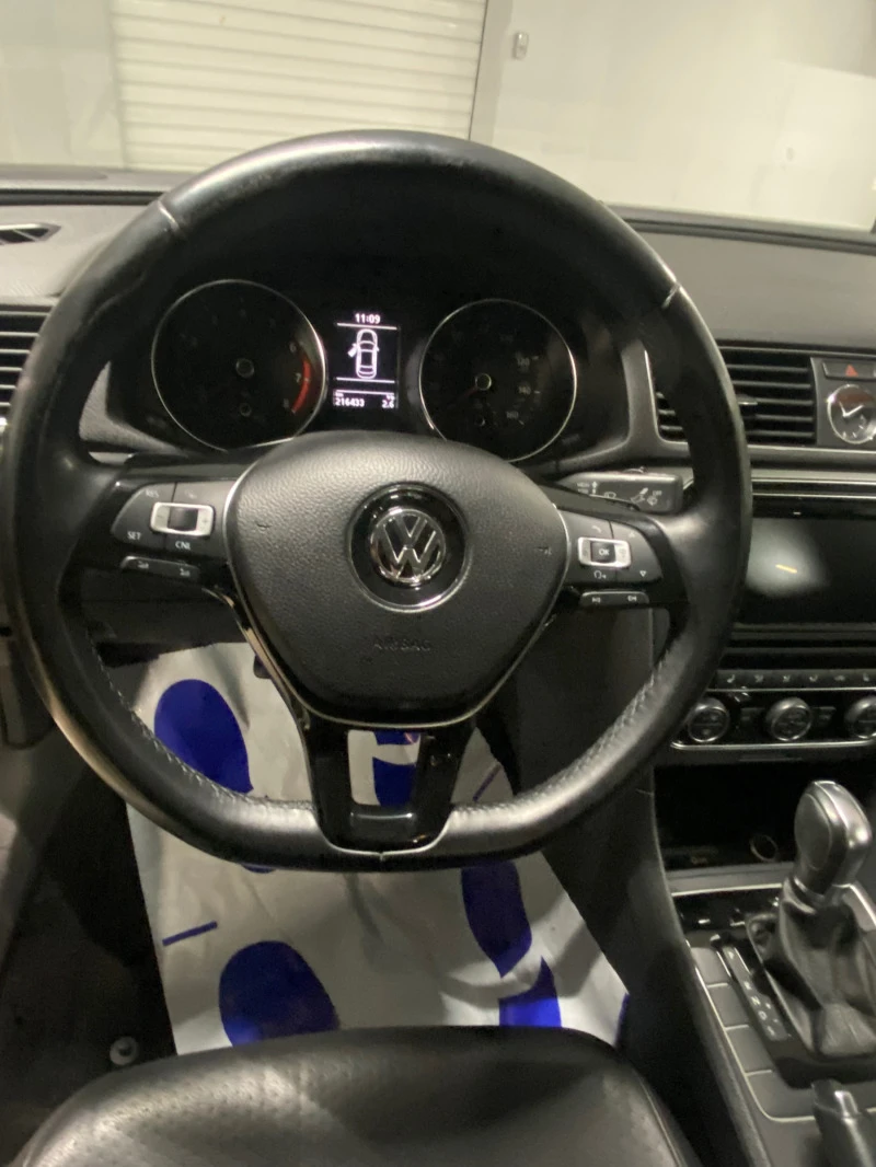 VW Passat 1.8 TFSI R-Line , снимка 9 - Автомобили и джипове - 49466993