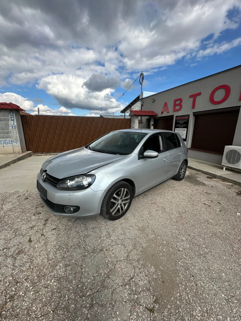 VW Golf 1.6TDI5скCAY, снимка 2 - Автомобили и джипове - 52645557